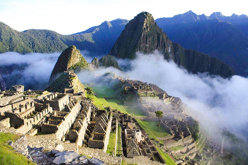 Machu Picchu con nubes