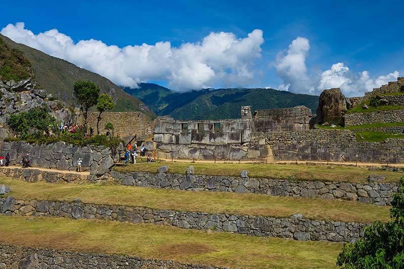 Vista al templo de las 3 ventanas de Machu Picchu
