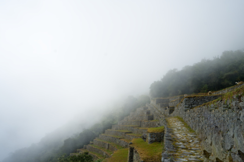 CaOn the way to Intipunku on a cloudy day
