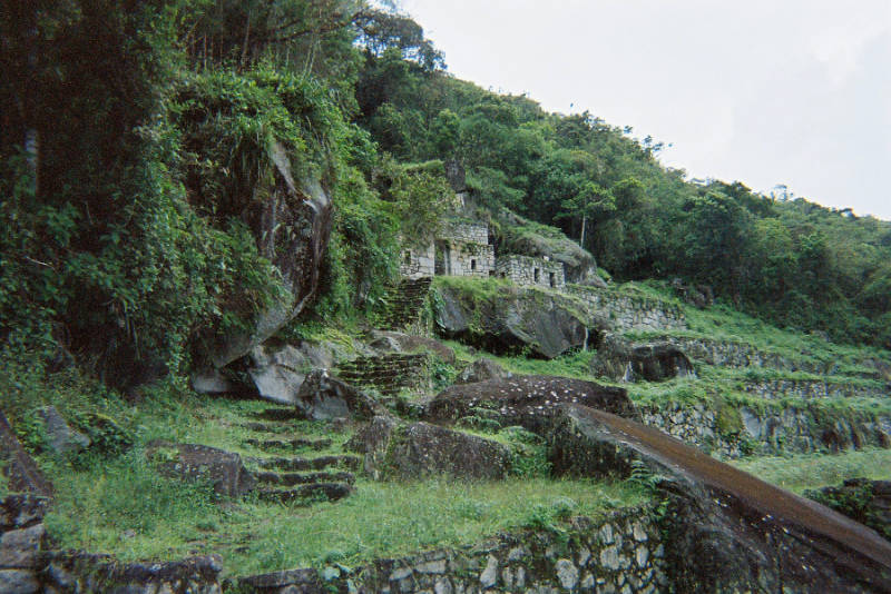 Vista a las construcciones del Templo de la Luna