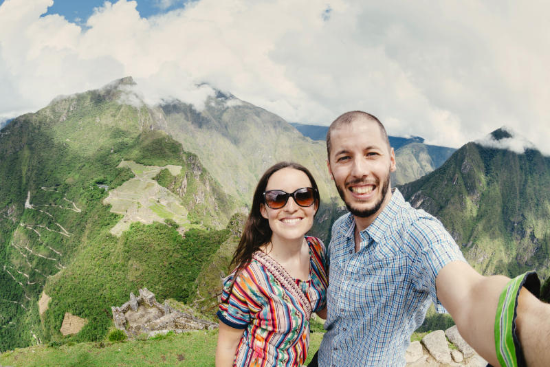 Turistas en la cima de la Montaña Huayna Picchu