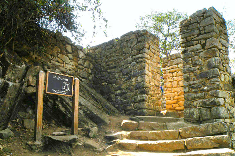 Entrada a la construcción en el Intipunku