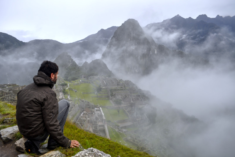 Observing Machu Picchu on a foggy day
