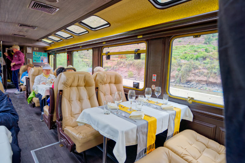 Interior del tren The First Class