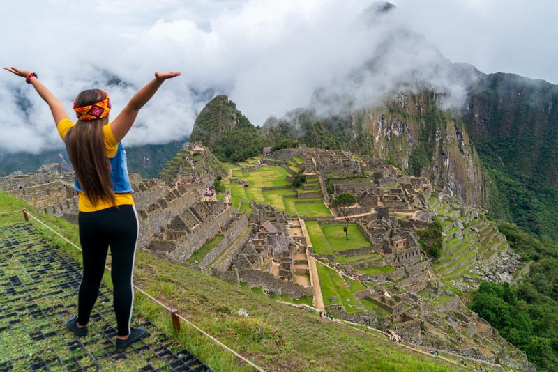 Observando la ciudadela inca de Machu Picchu