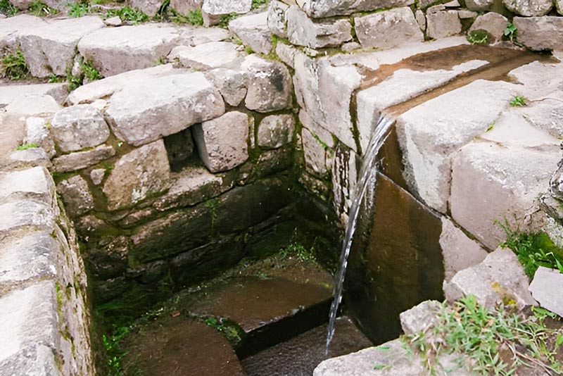 Fuente de agua en Machu Picchu aun funcionando