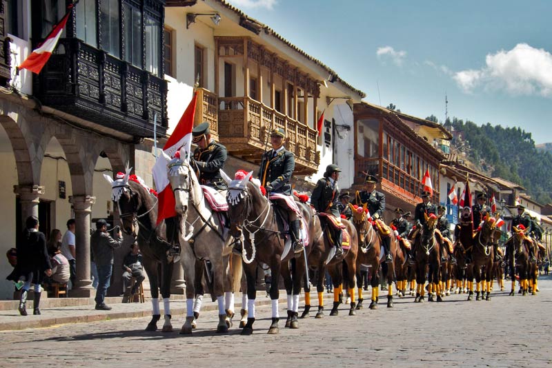 Desfiles por fiestas Patrias en la ciudad de Cusco