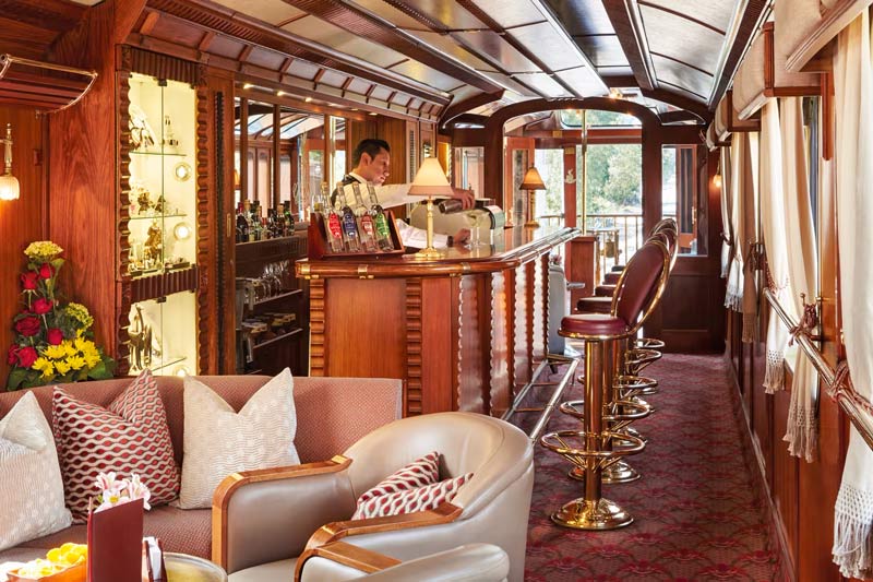 Bar en el interior del tren Hiram Bingham
