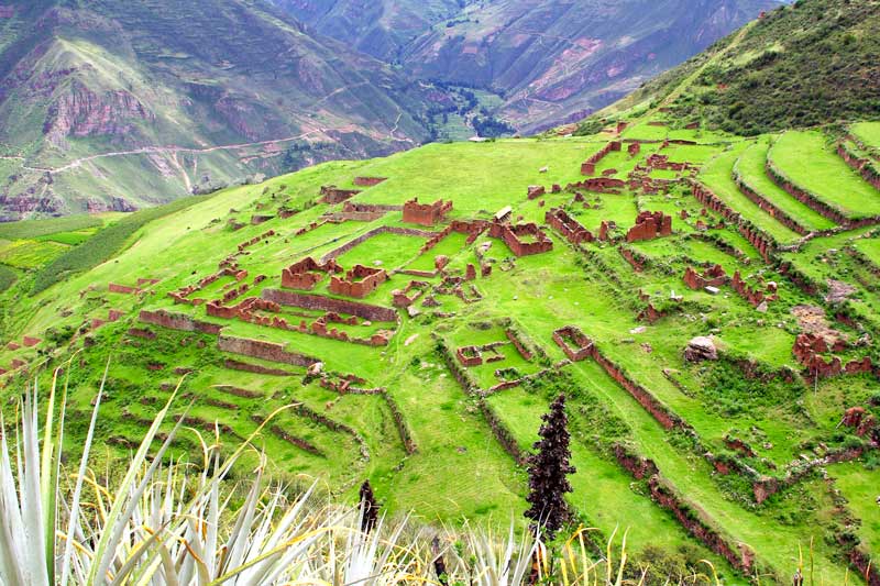 Ruinas en el recinto arqueológico Huchuy Qosqo