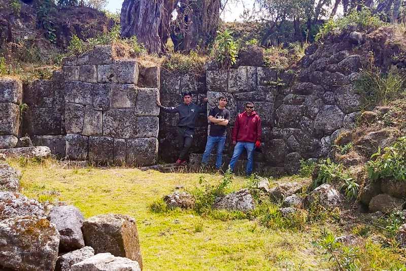 Visitando el complejo arqueológico de Choquechurco