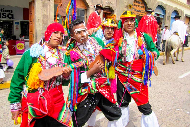 Danzantes en el día de los carnavales