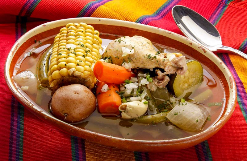 Puchero plato tradicional durante los carnavales