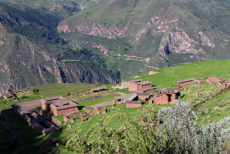 Photo of the buildings of Huchuy Qosqo from above