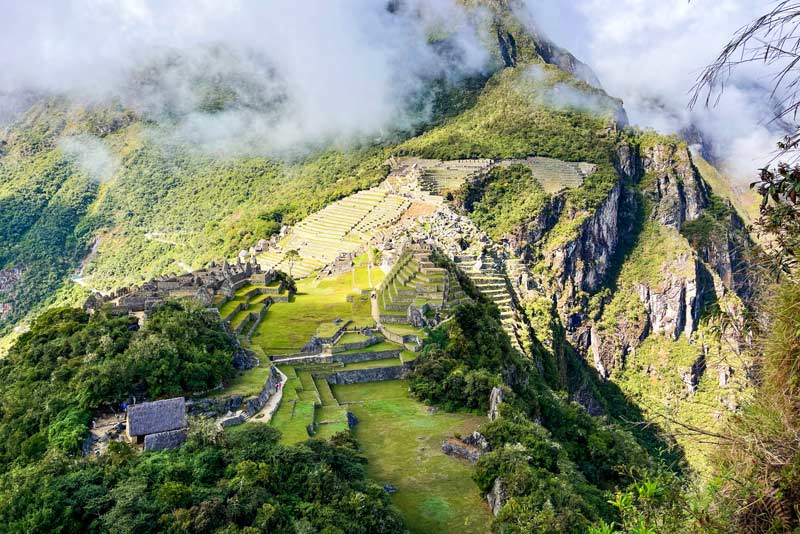 Vista da cidadela inca a partir do caminho para Huchuy Picchu