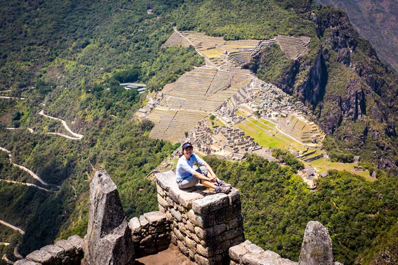 Vista de la Ciudad Inca de Machu Picchu desde la Montaña Huayna Picchu