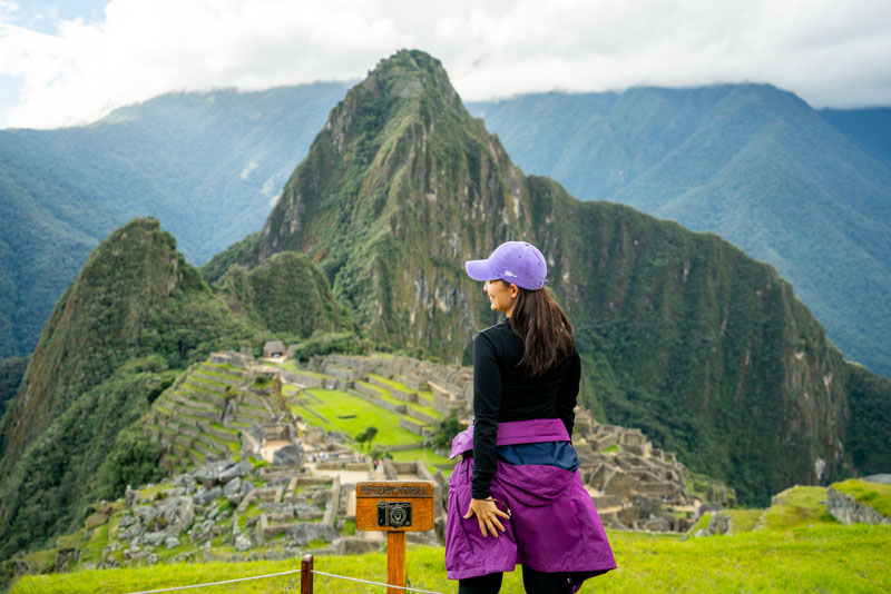 Foto clássica de um turista em Machu Picchu
