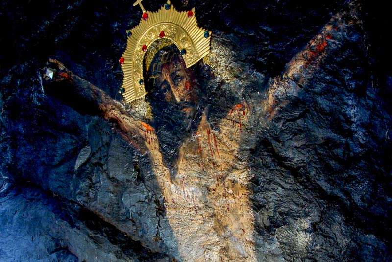 Imagem do Senhor de Qoylluriti em uma rocha