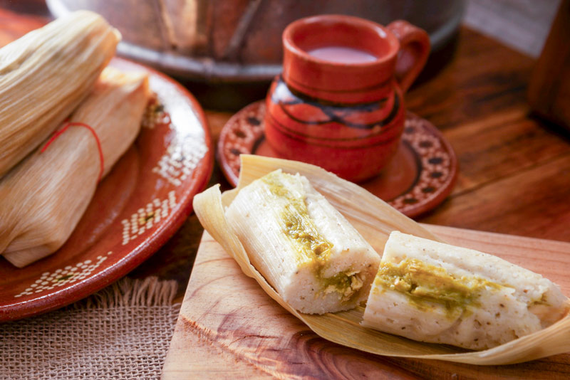 Tamales cusqueños hechos del maíz blanco