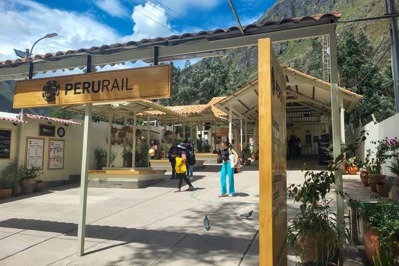 PeruRail ticket office in Ollantaytambo