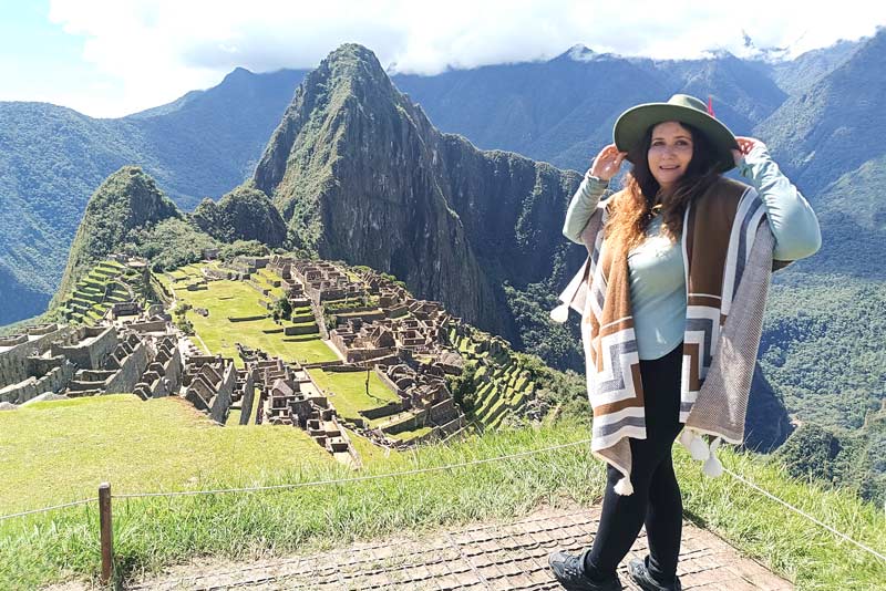Foto clássica de um turista em Machu Picchu