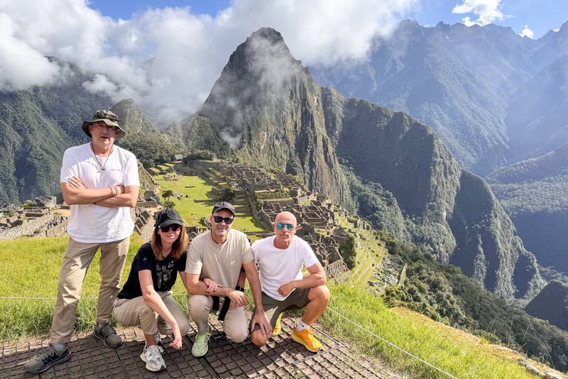 Foto clássica de turistas em Machu Picchu