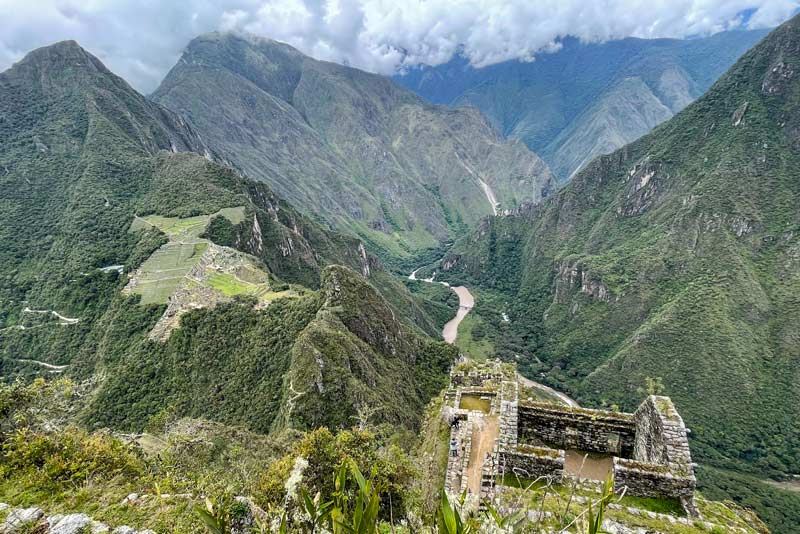 Vista panorámica desde la cima de la montaña Huayna Picchu