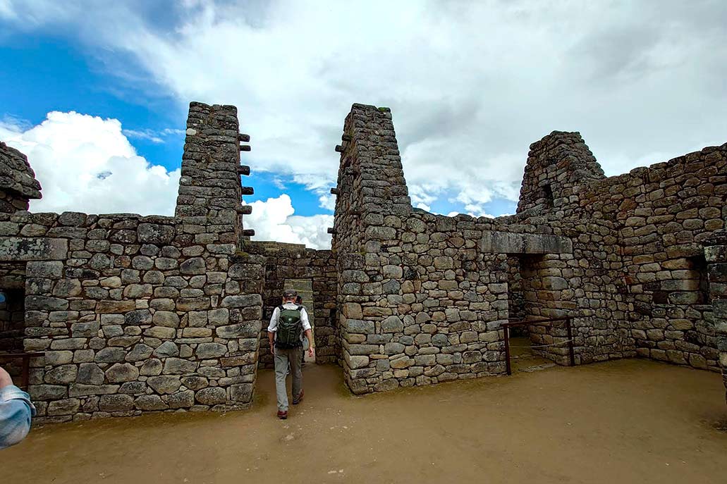 Amigas visitando a Maravilha do Mundo - Machu Picchu