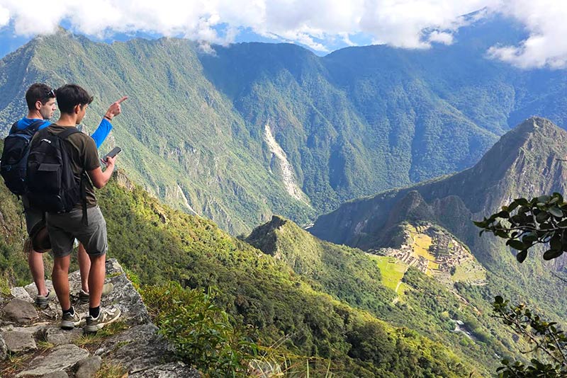 Vista de la ciudad inca de Machu Picchu desde la montaña Machu Picchu